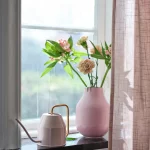 گلدان صورتی راه راه